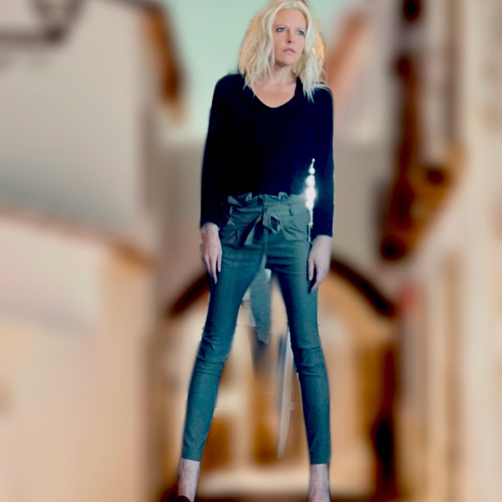 NEW High waist by ACTIVE USA. Model smaller size